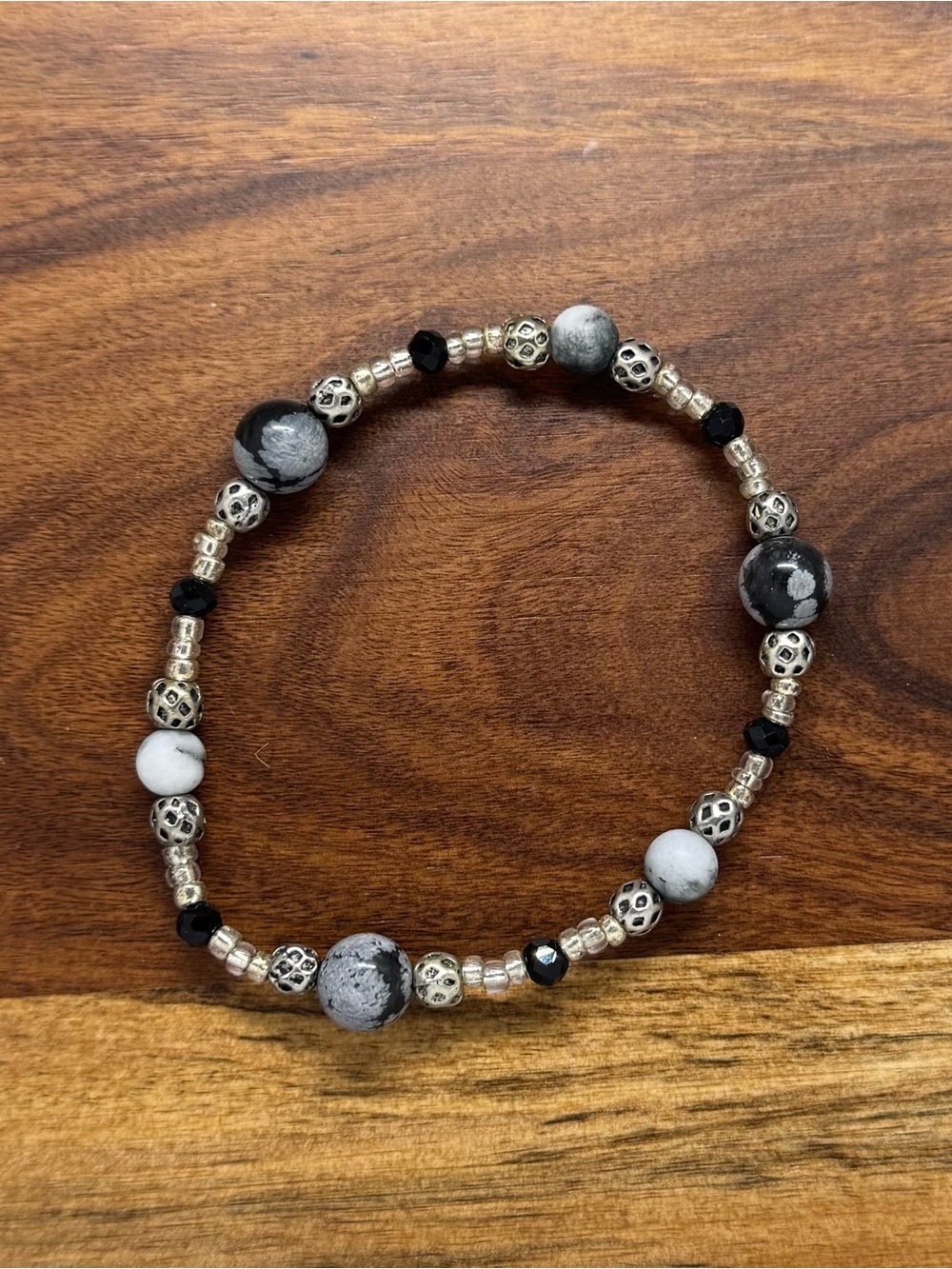 ✨ Handmade Snowflake Jasper & Howlite Stretch Bracelet ✨